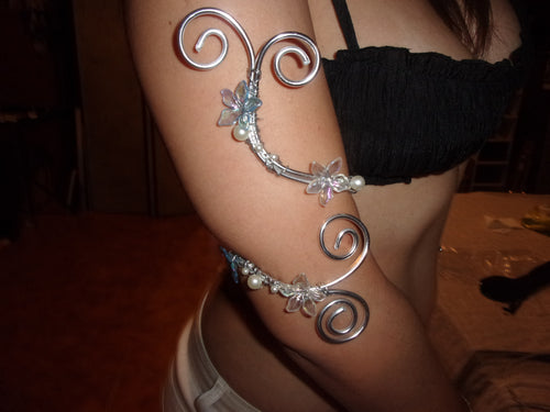 Bracciale con fiori trasparenti