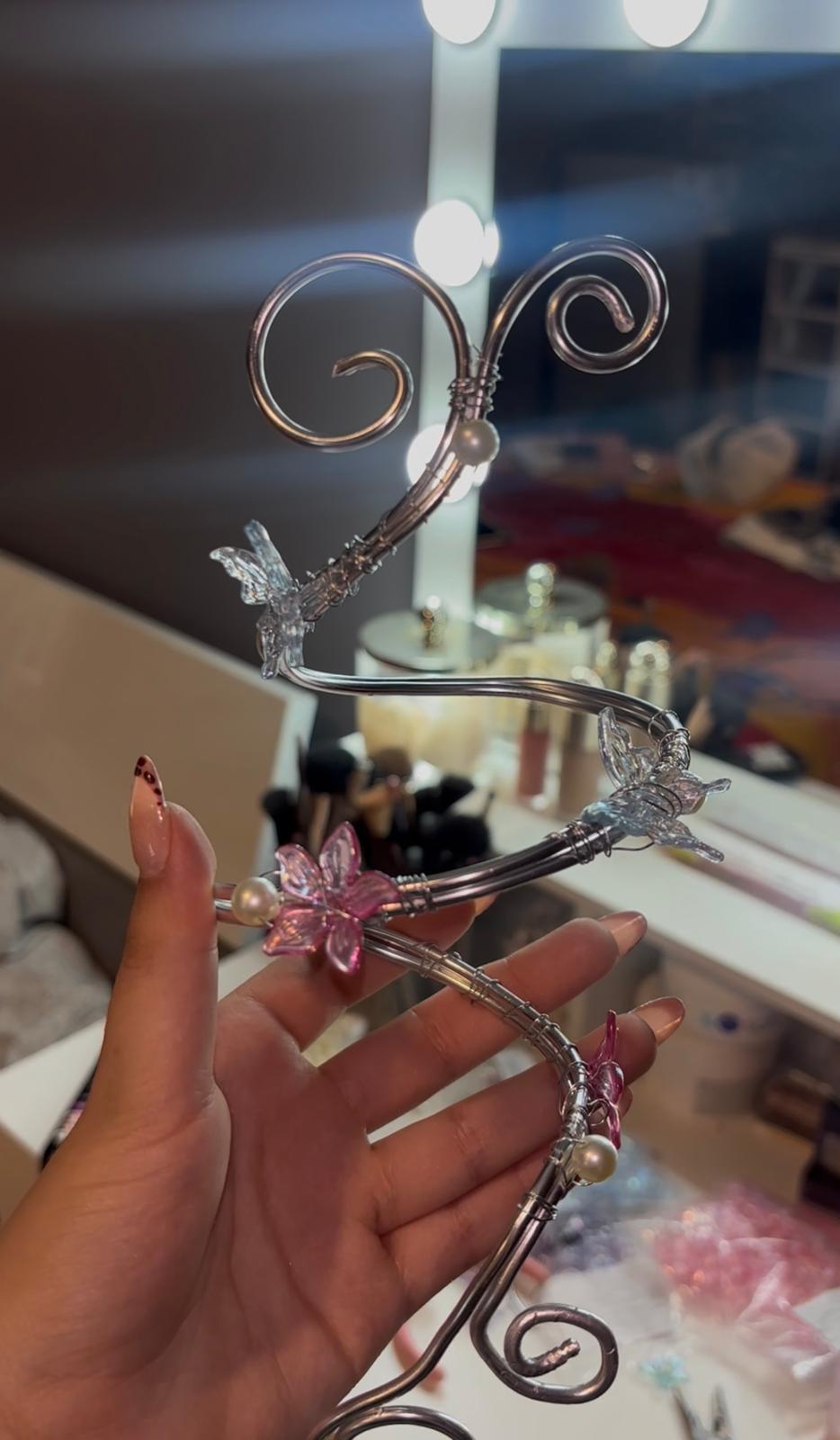 Bracciale ad intreccio con fiori e farfalle
